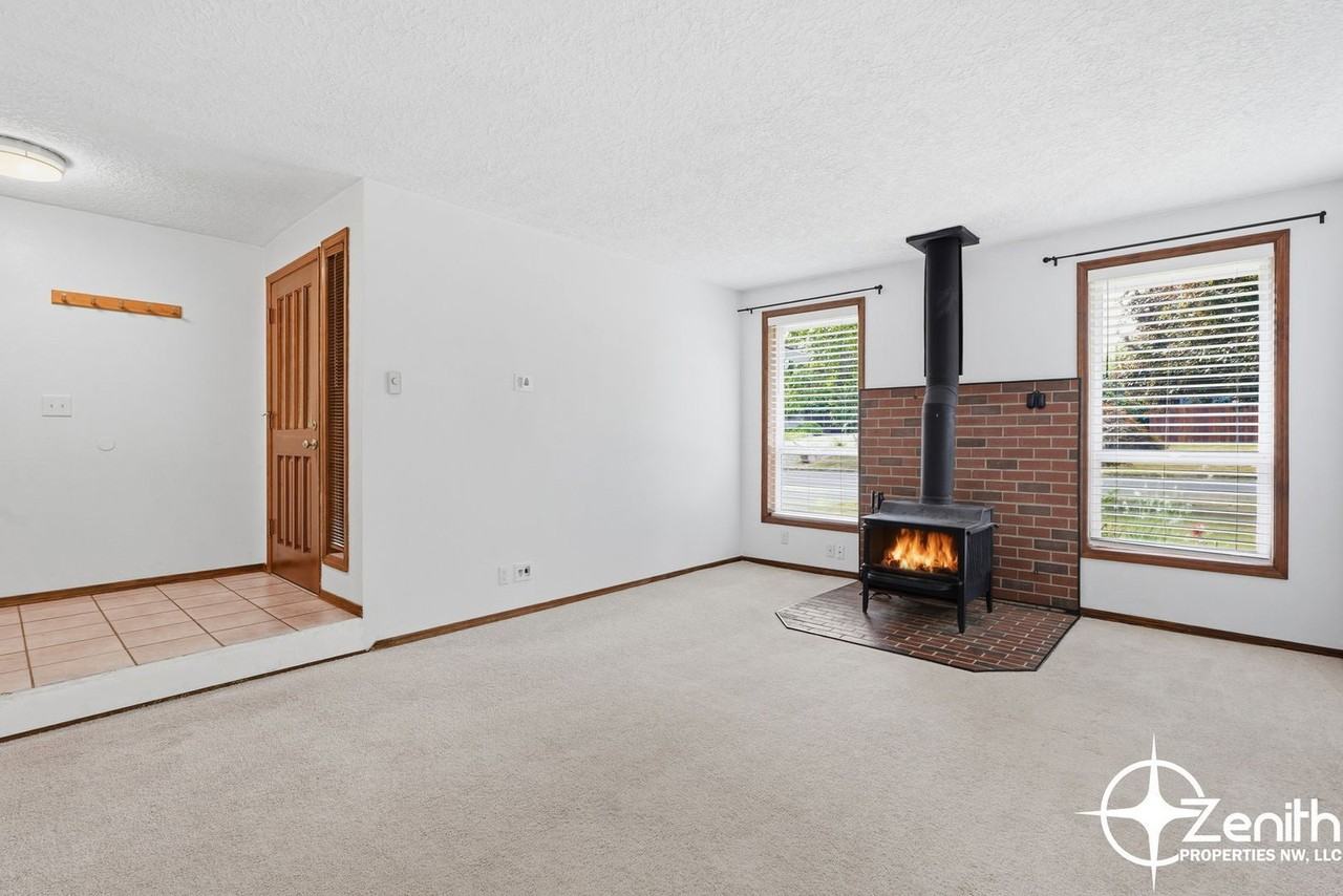 302 Nw 103rd St - Photo 5 of 35