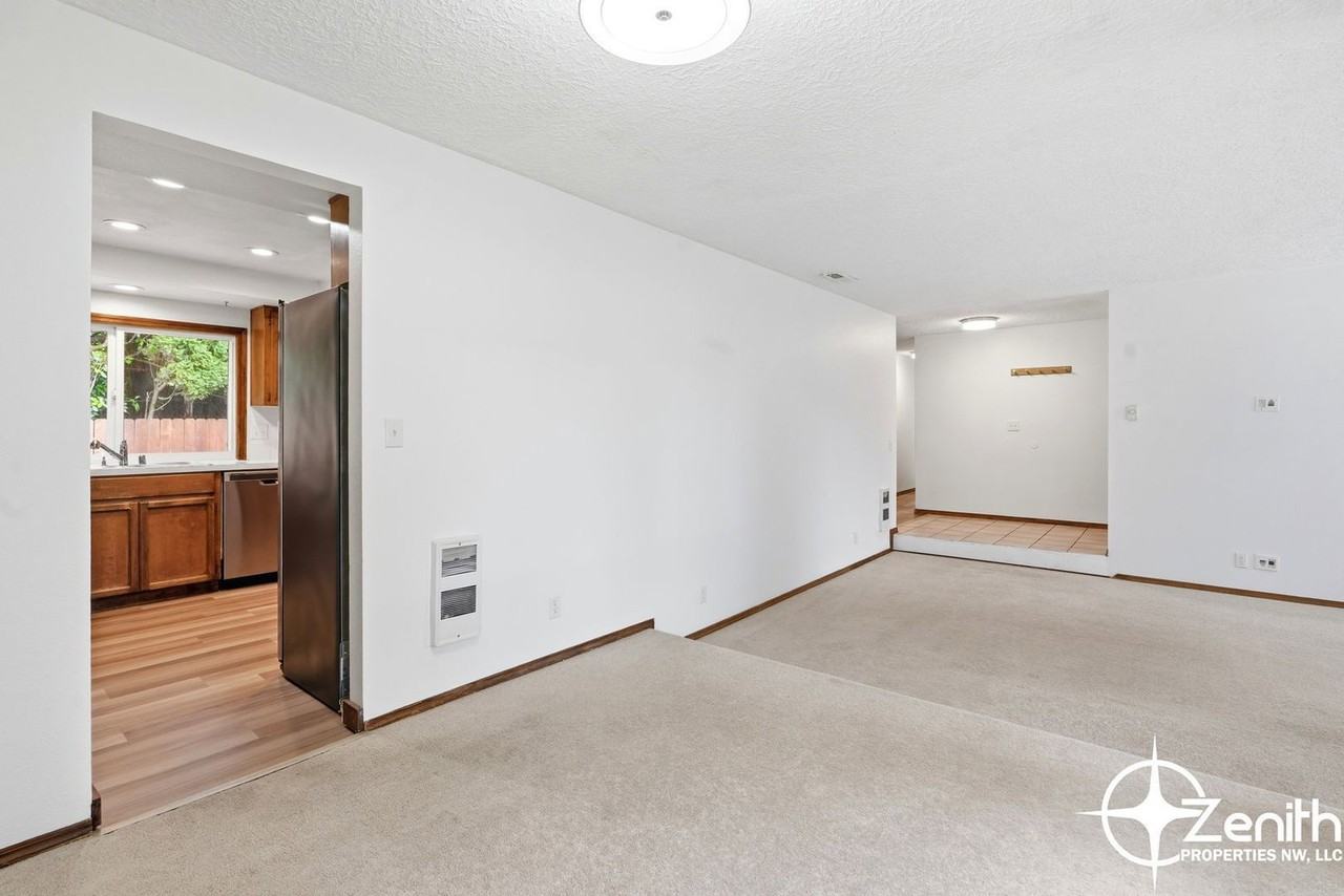302 Nw 103rd St - Photo 6 of 35