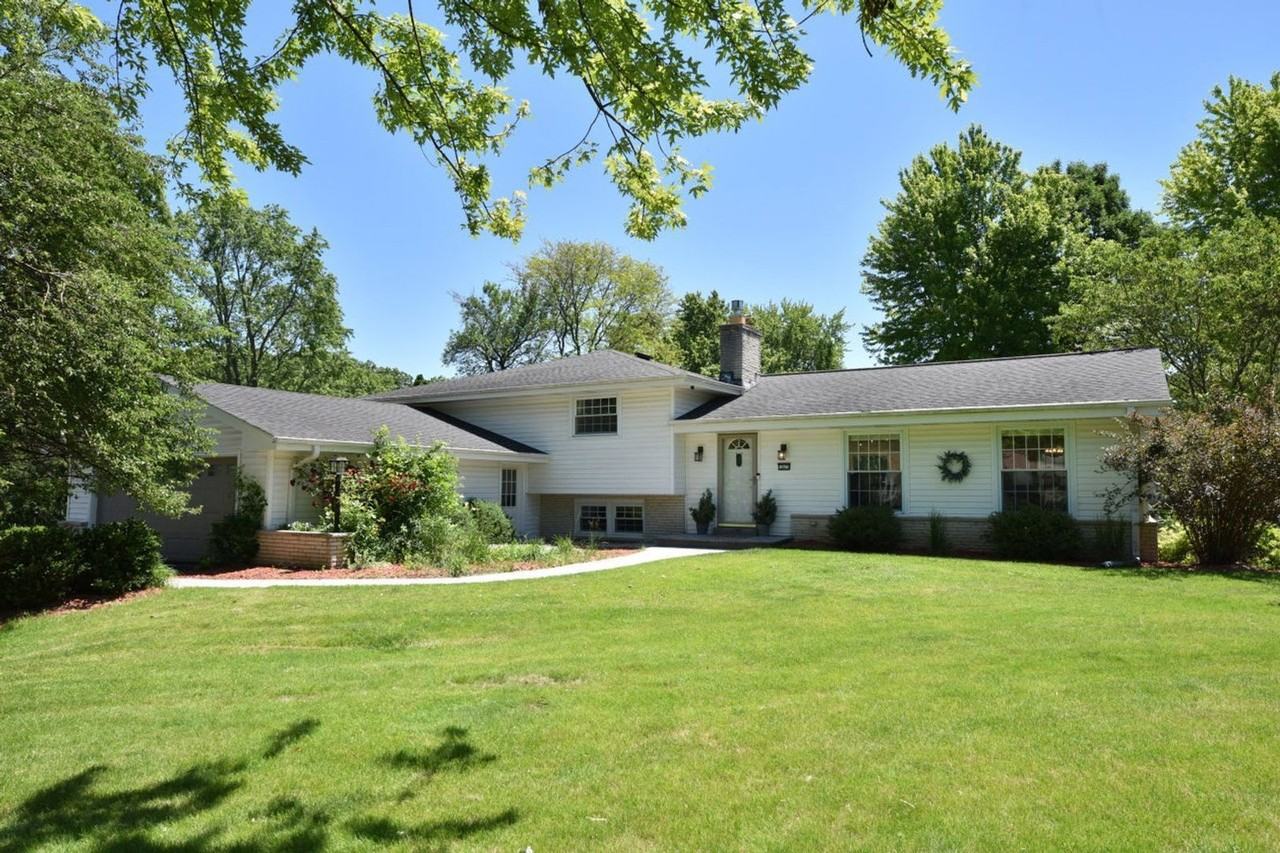 12475 Elmhurst Pkwy - Photo 2 of 36