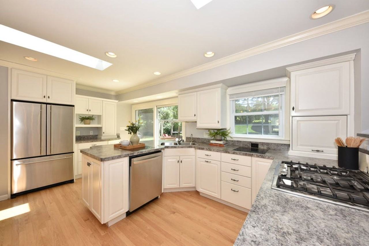 12475 Elmhurst Pkwy - Photo 3 of 36