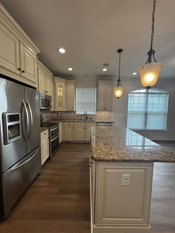 8998 Fullerwood Ave - Photo 5 of 27
