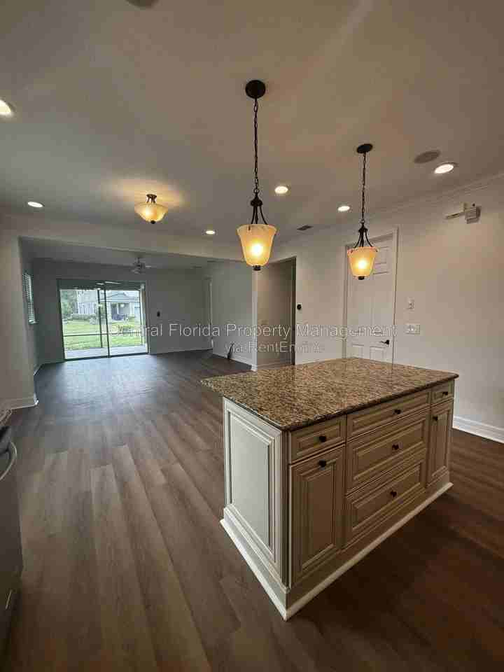 8998 Fullerwood Ave - Photo 6 of 27