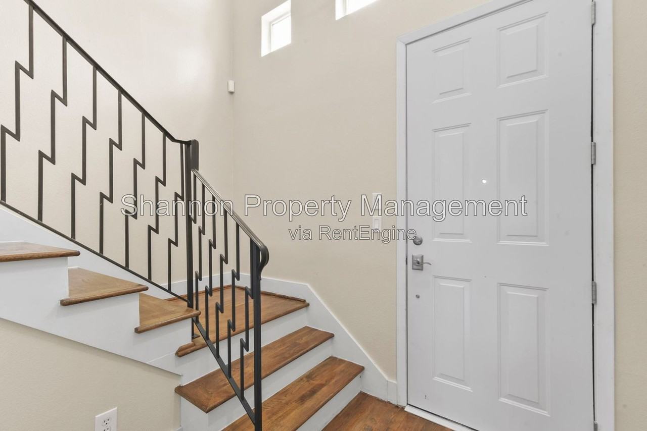 901 Roy St - Photo 5 of 33