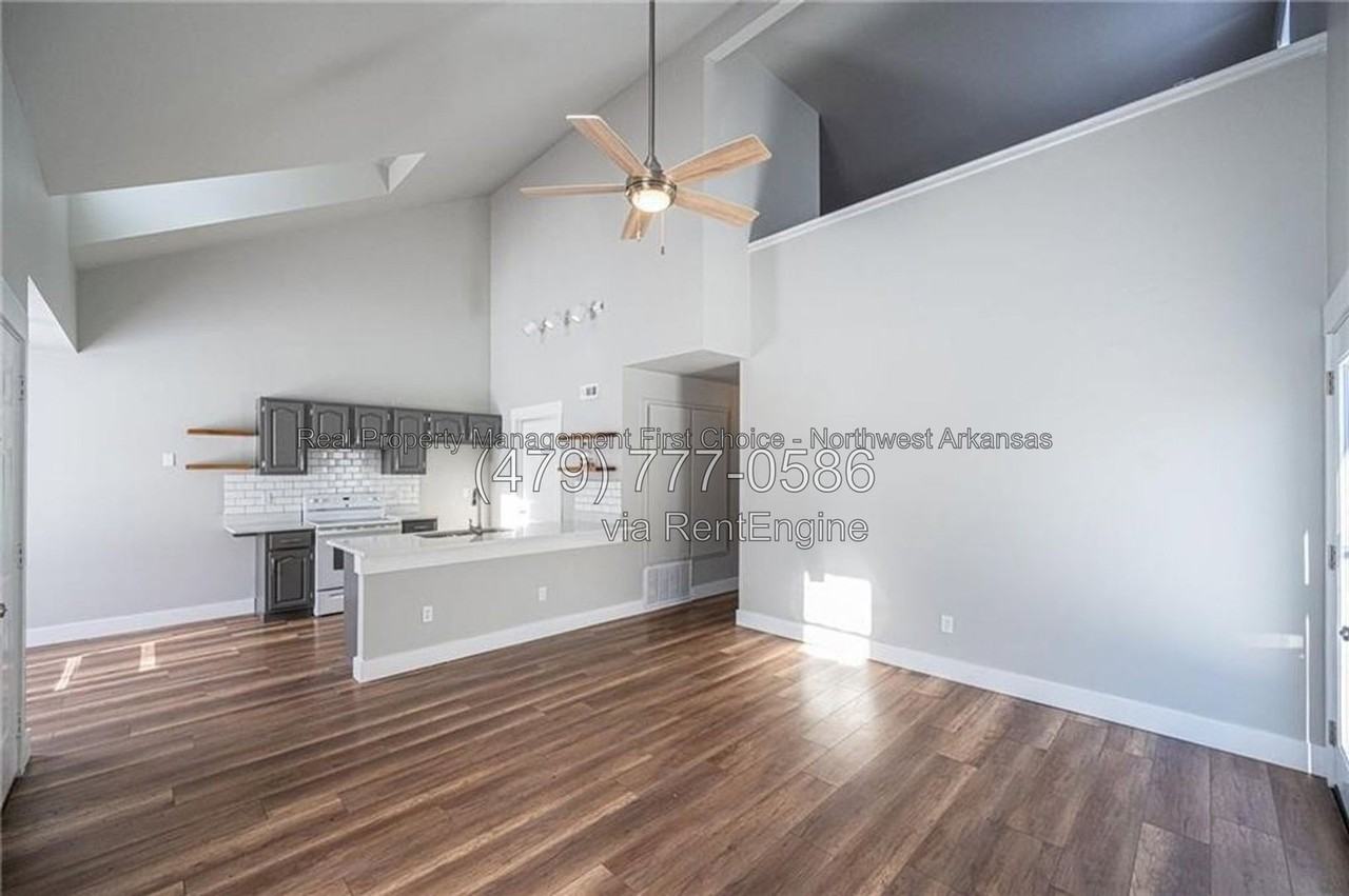 2407 W Ash St - Photo 4 of 15
