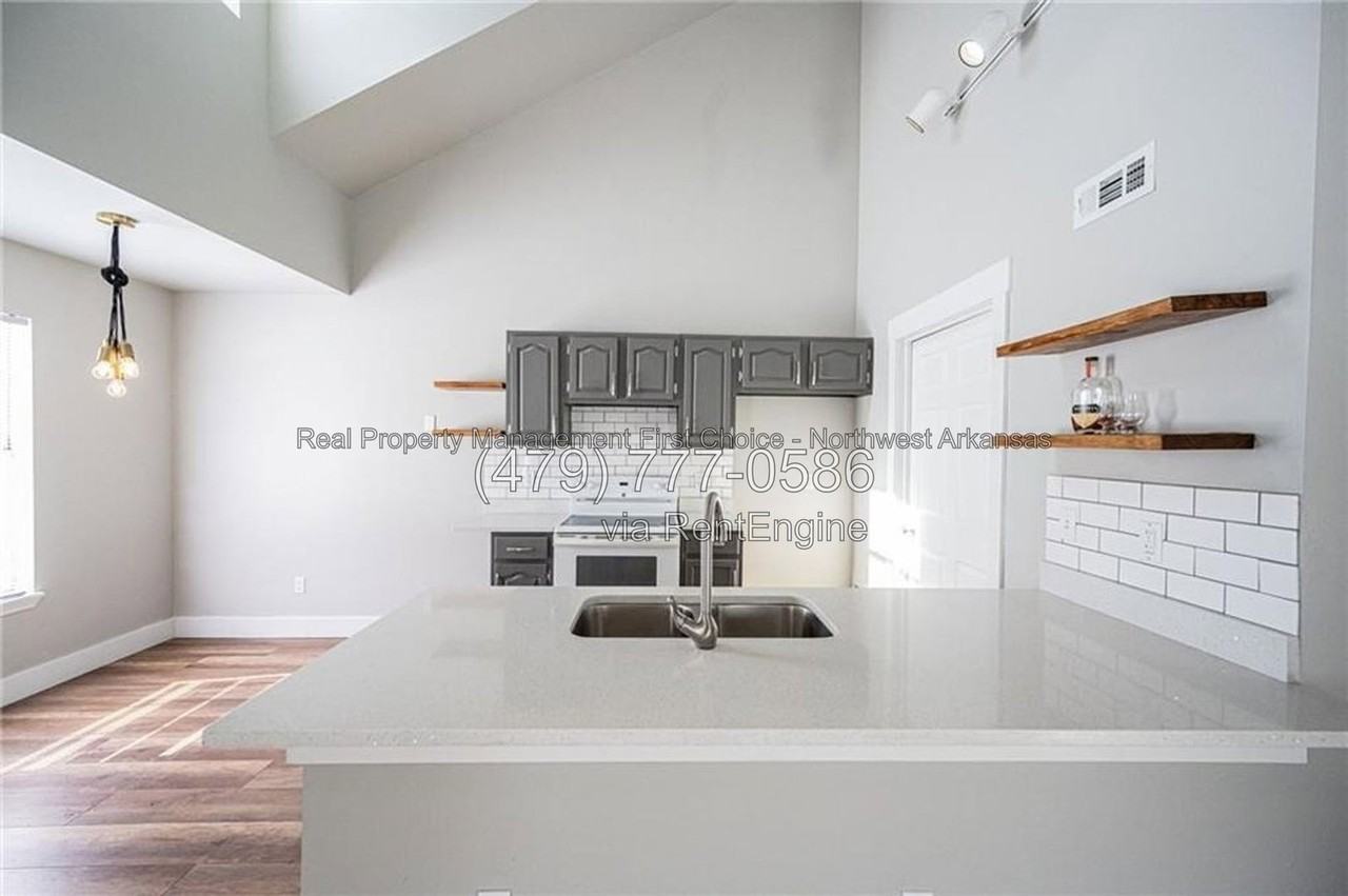 2407 W Ash St - Photo 5 of 15