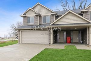 featured image of 320 E 5th St