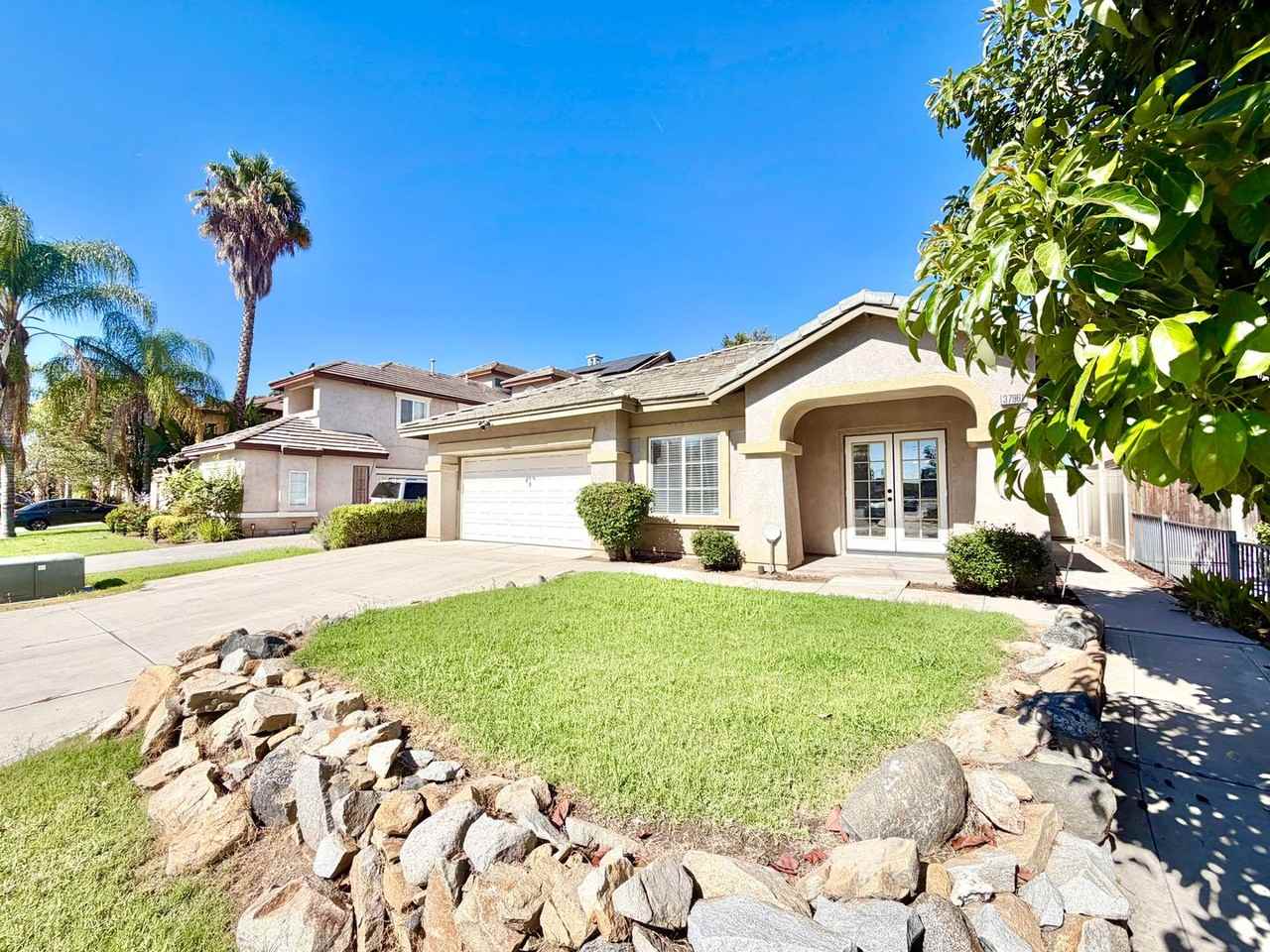 37961 Veranda Way - Photo 3 of 42