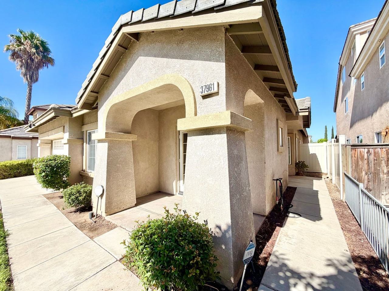 37961 Veranda Way - Photo 4 of 42