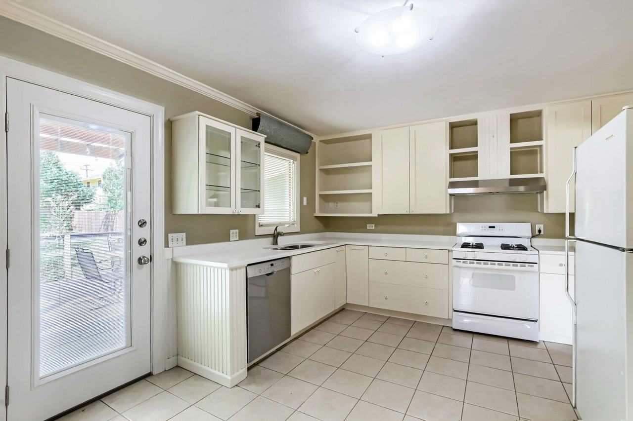 1402 Cullen Ave - Photo 4 of 29