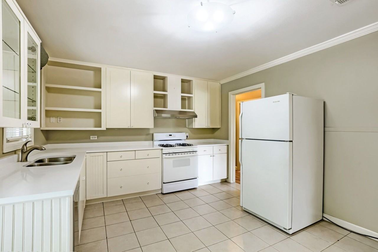 1402 Cullen Ave - Photo 5 of 29