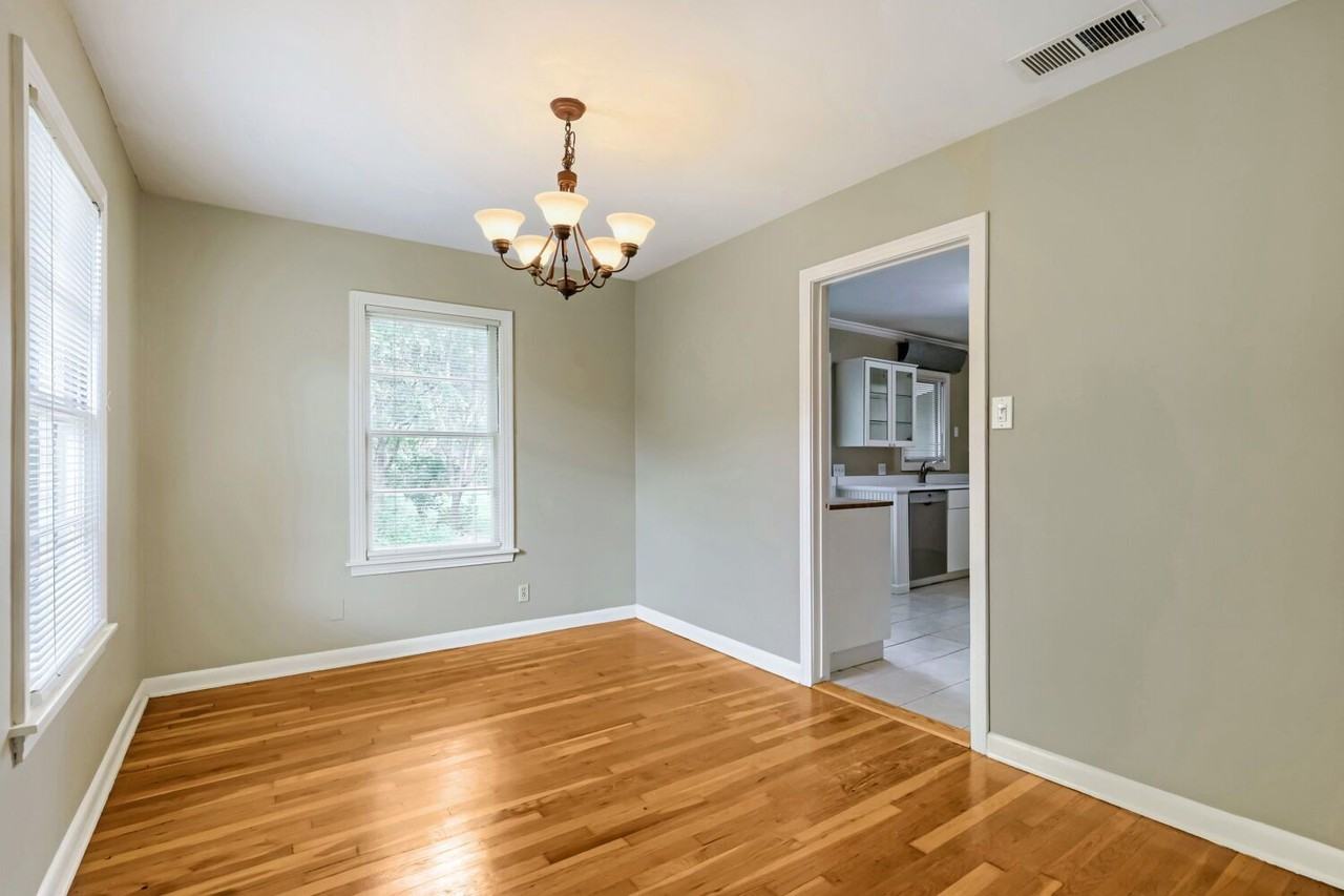 1402 Cullen Ave - Photo 7 of 29