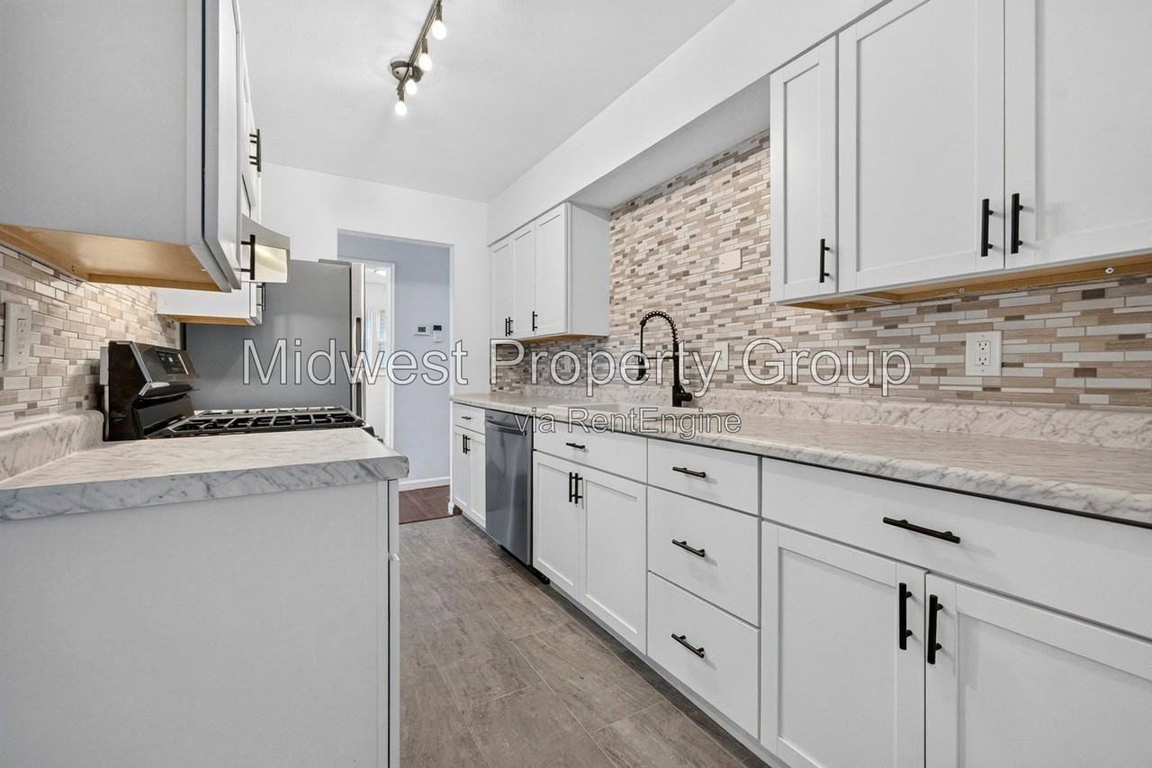 338 Lancashire Rd - Photo 2 of 26