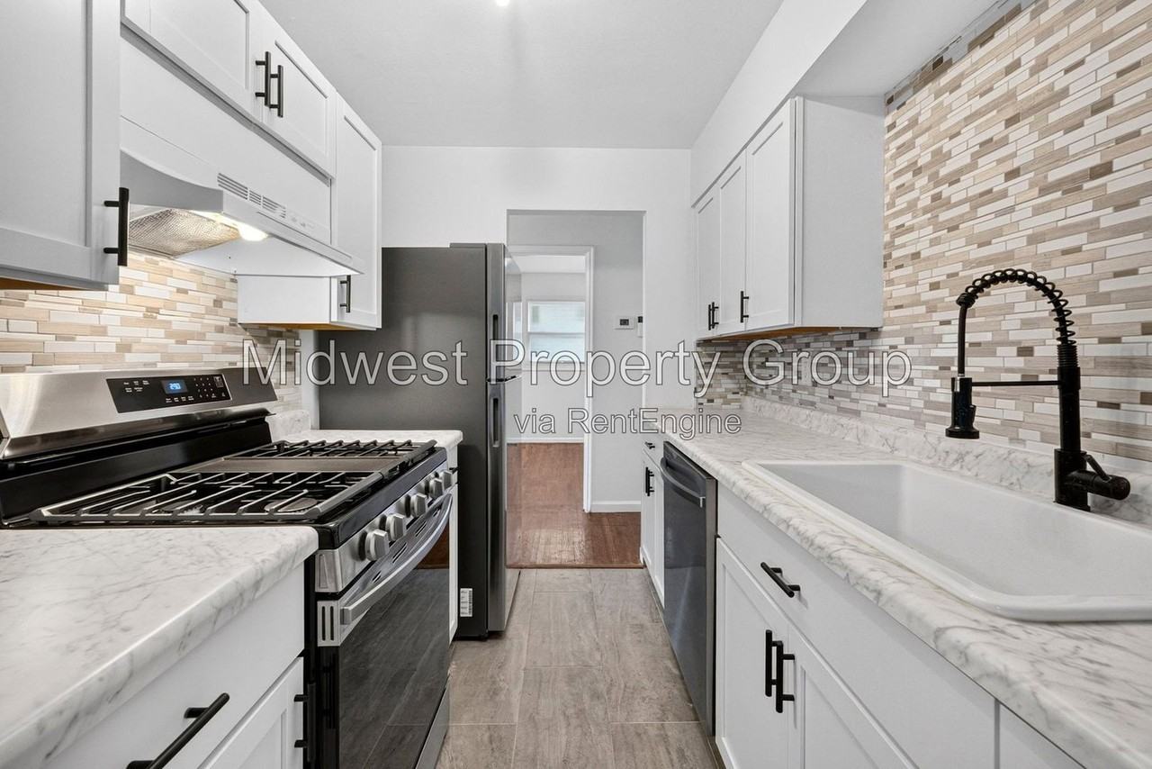 338 Lancashire Rd - Photo 3 of 26