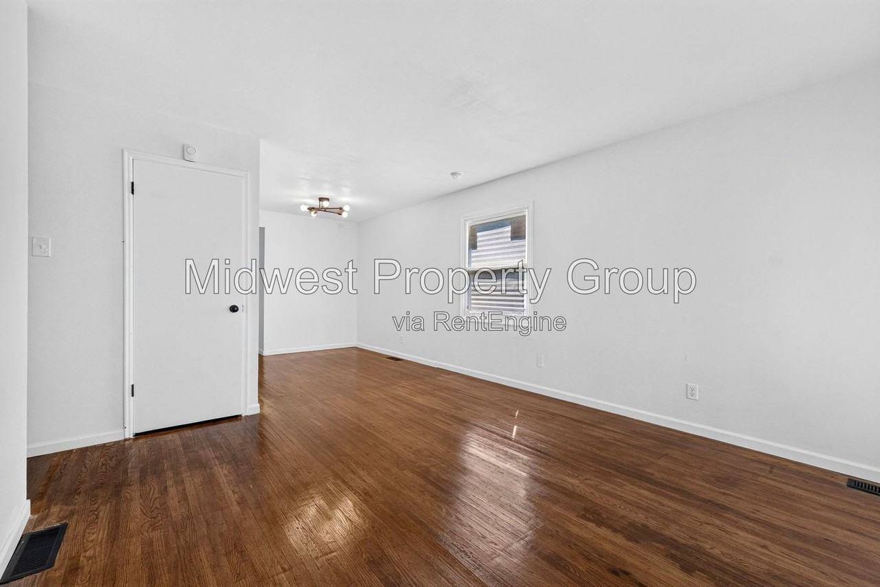 338 Lancashire Rd - Photo 4 of 26