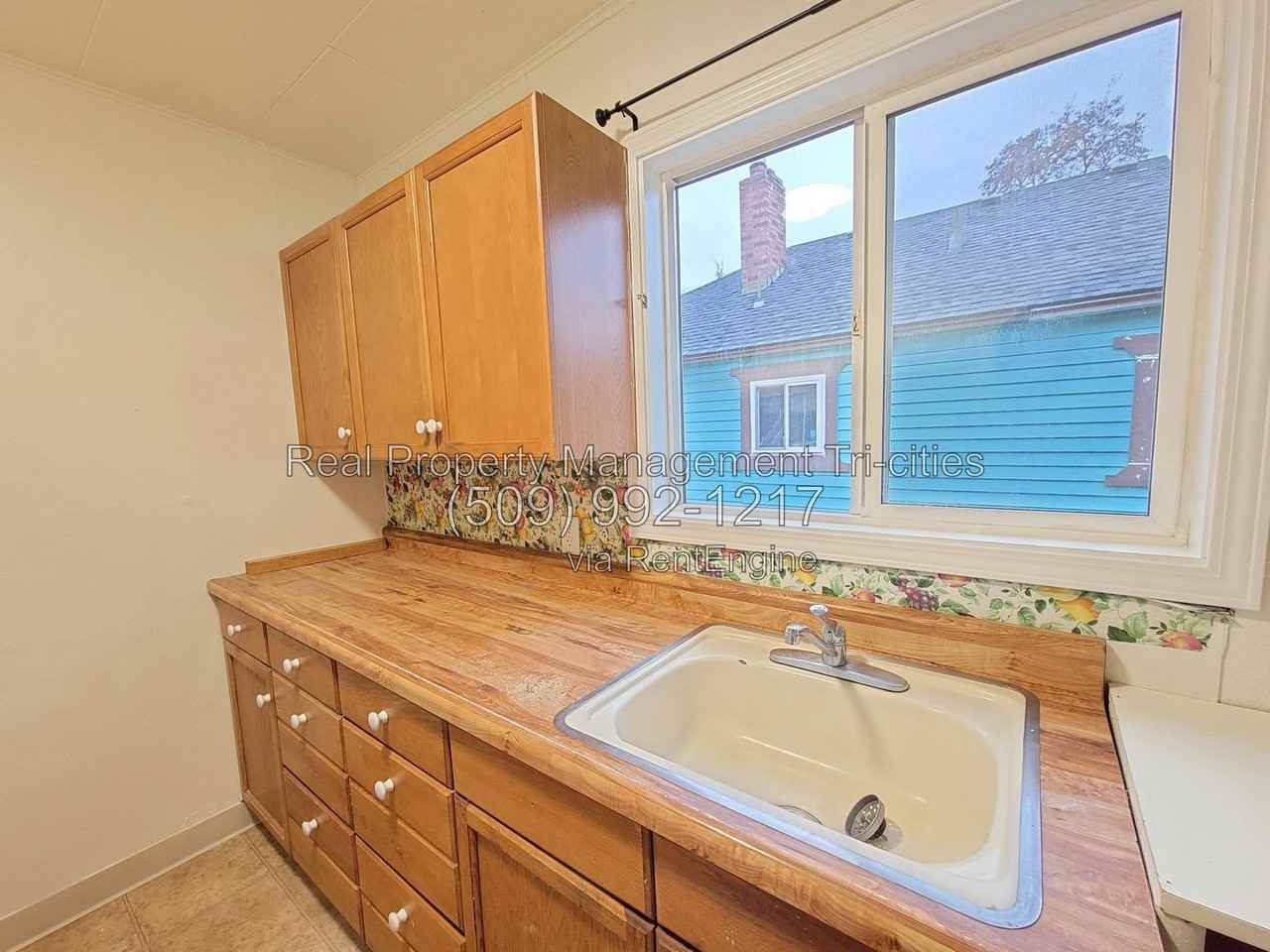 728 W Bonneville St #1 - Photo 4 of 10