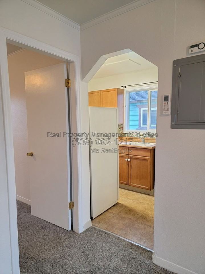 728 W Bonneville St #1 - Photo 6 of 10