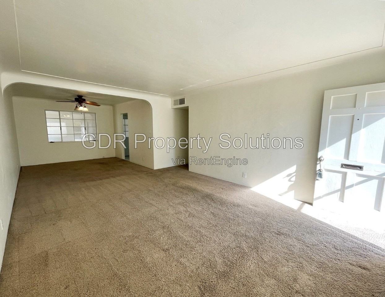 5703 Princess Jeanne Ave Ne - Photo 4 of 17
