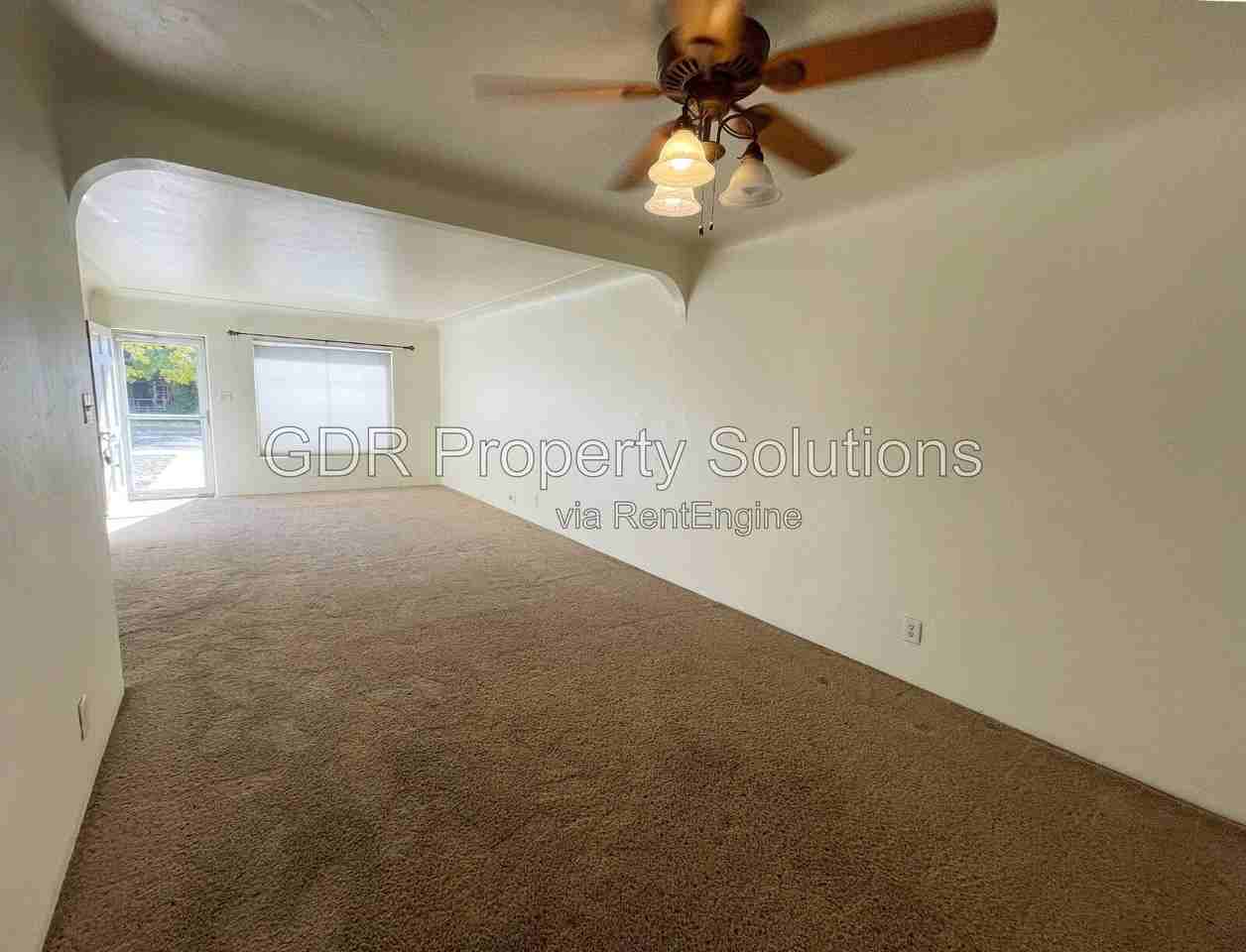 5703 Princess Jeanne Ave Ne - Photo 5 of 17