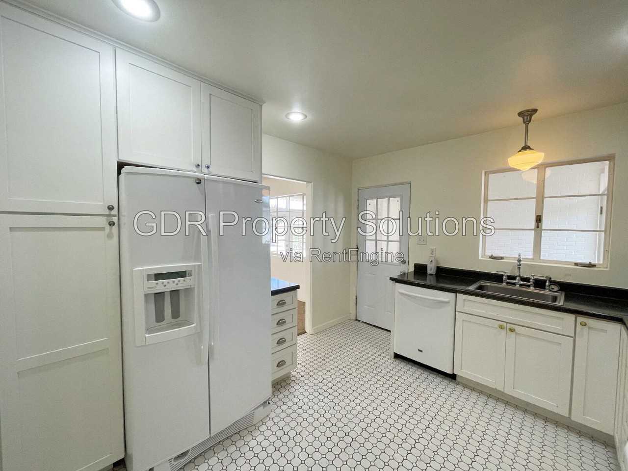 5703 Princess Jeanne Ave Ne - Photo 7 of 17