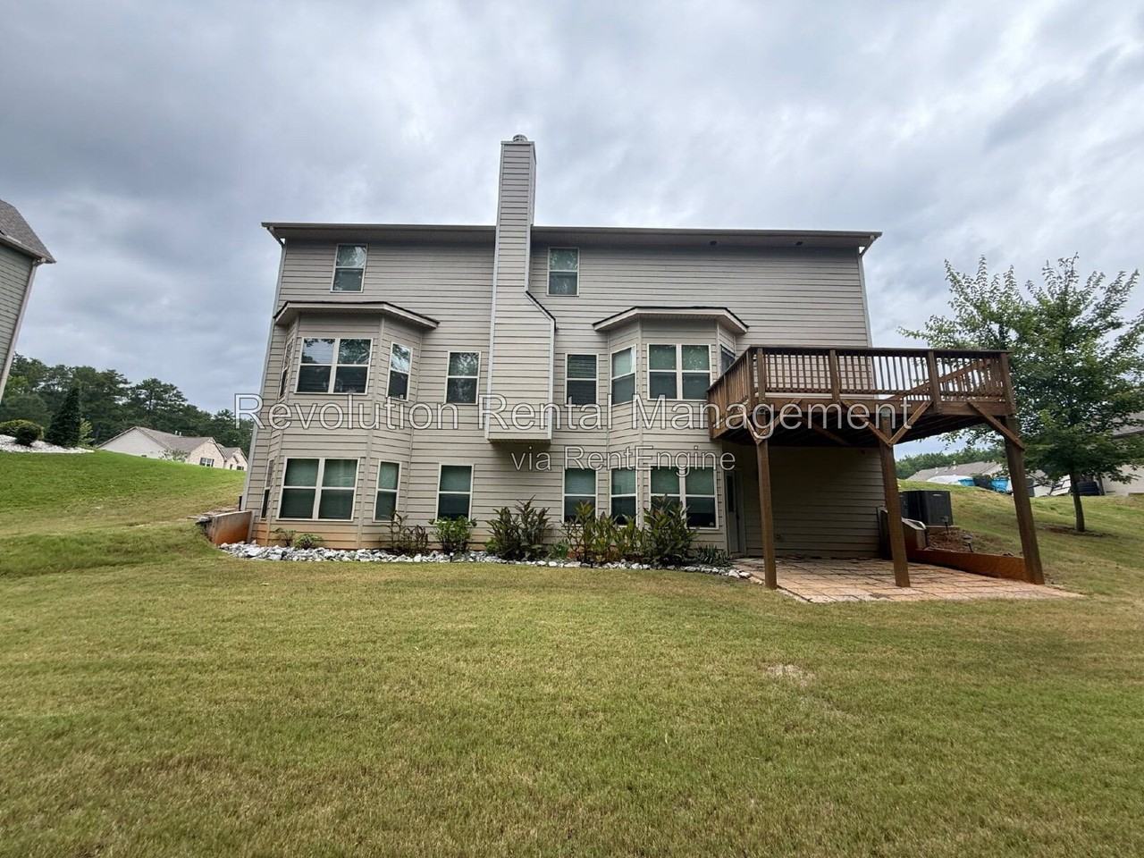 1009 Fable Ln - Photo 2 of 24