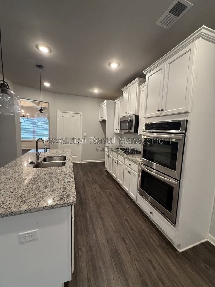 1009 Fable Ln - Photo 6 of 24