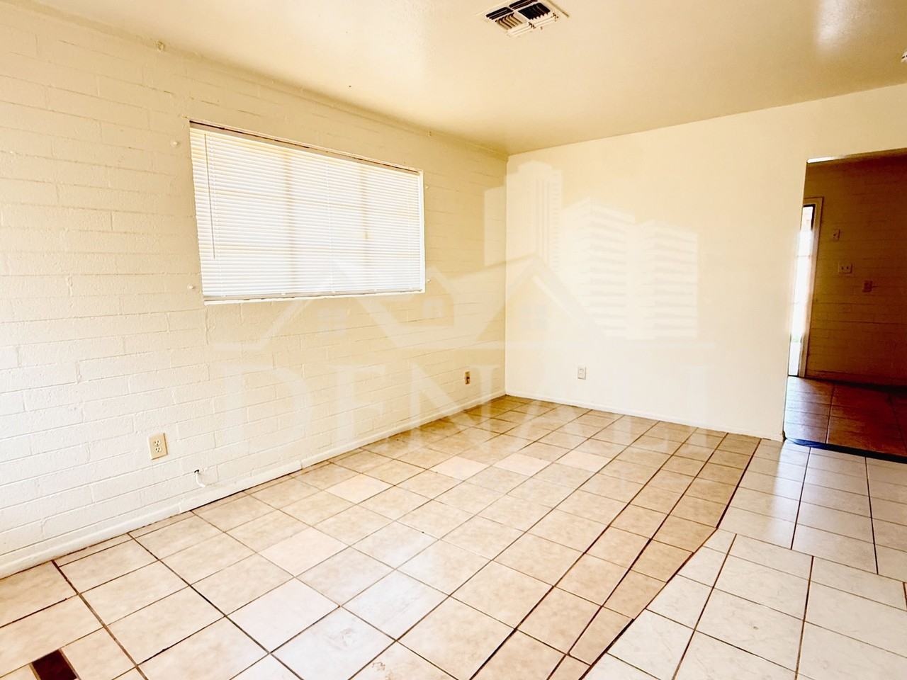 7007 S 8th St - Photo 4 of 14
