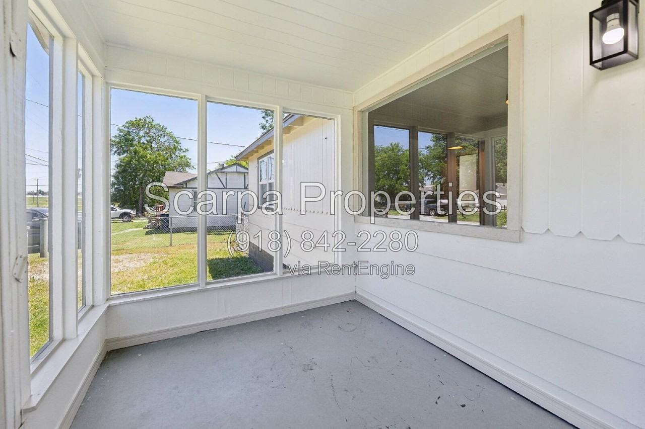 202 E 4th Ave - Photo 3 of 18