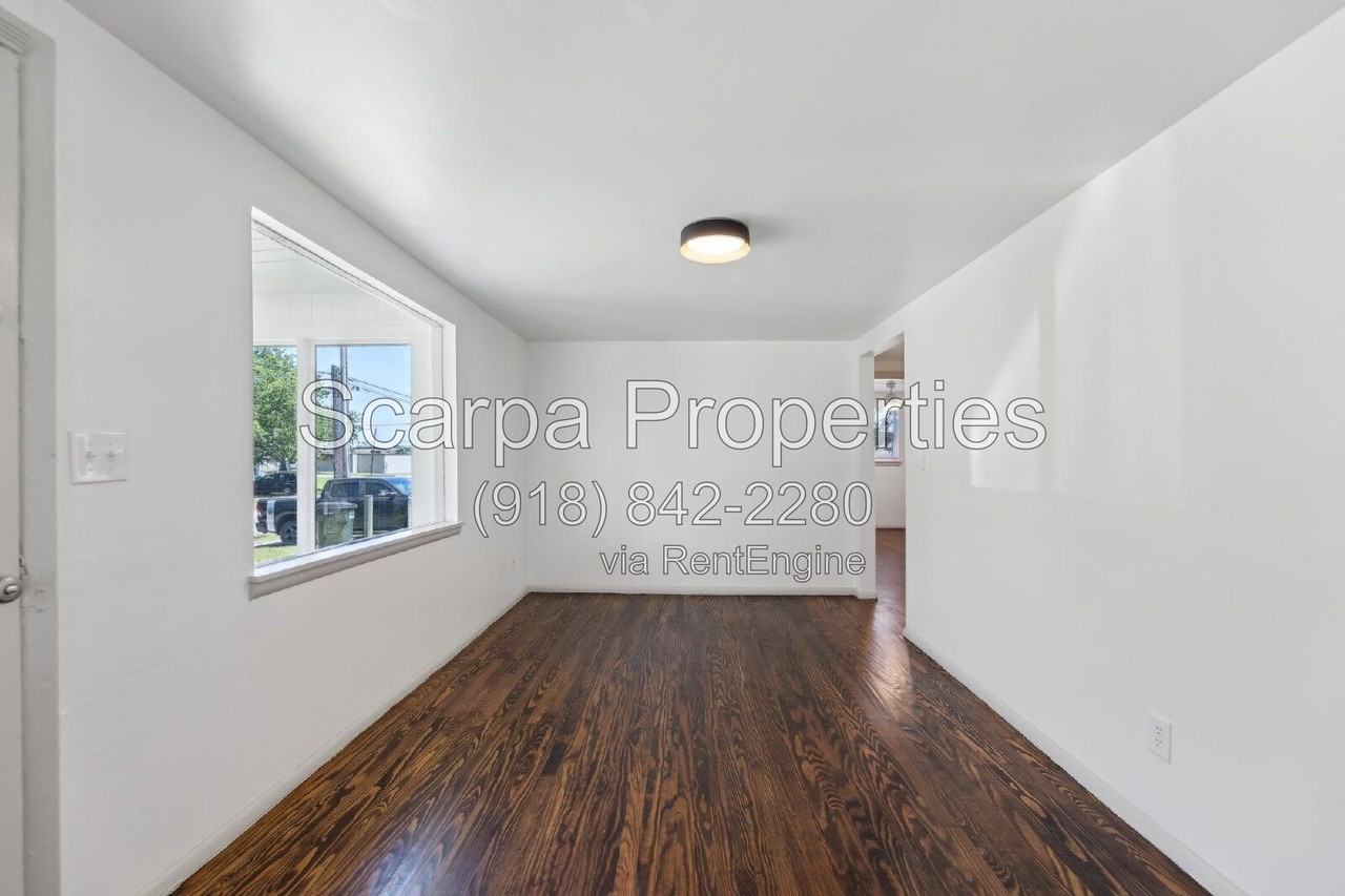 202 E 4th Ave - Photo 4 of 18