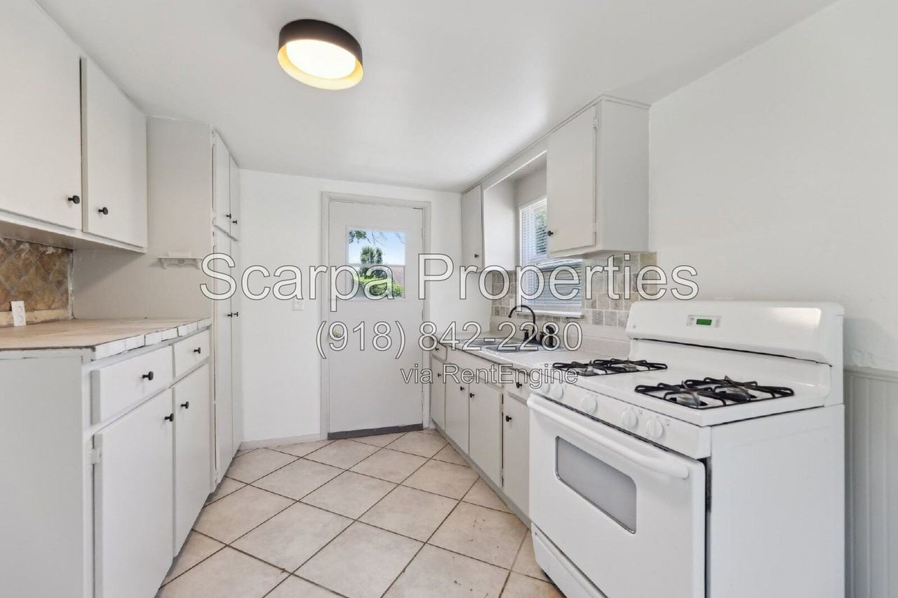 202 E 4th Ave - Photo 6 of 18