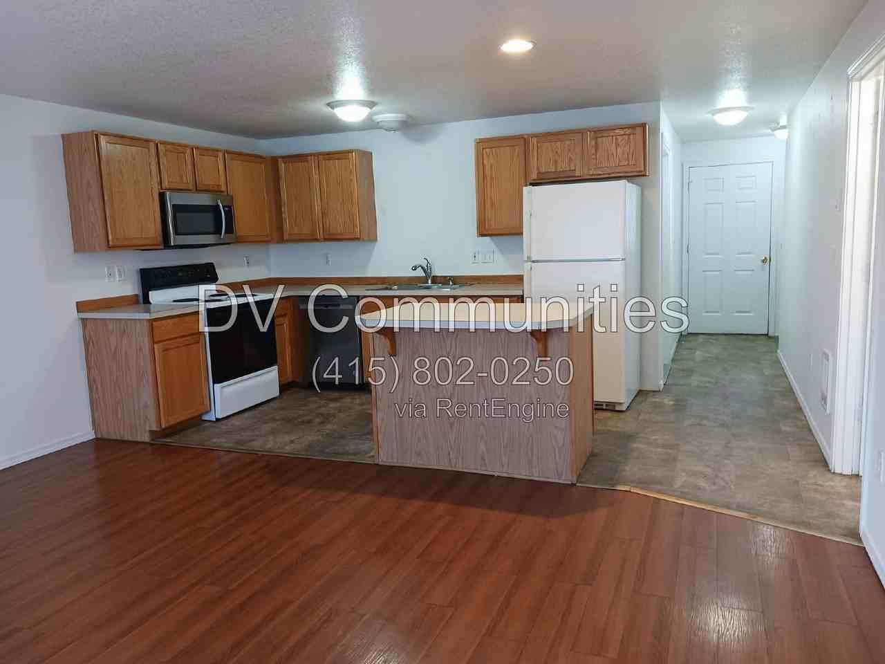 2521 Nw Cedar Ave #3 - Photo 3 of 8