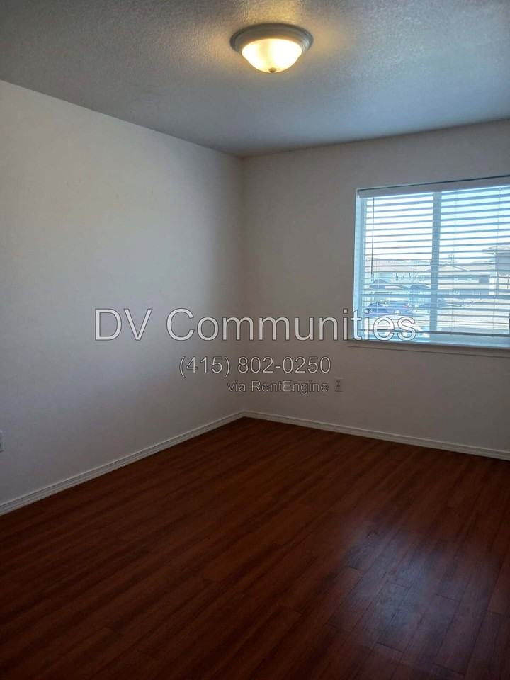 2521 Nw Cedar Ave #3 - Photo 7 of 8