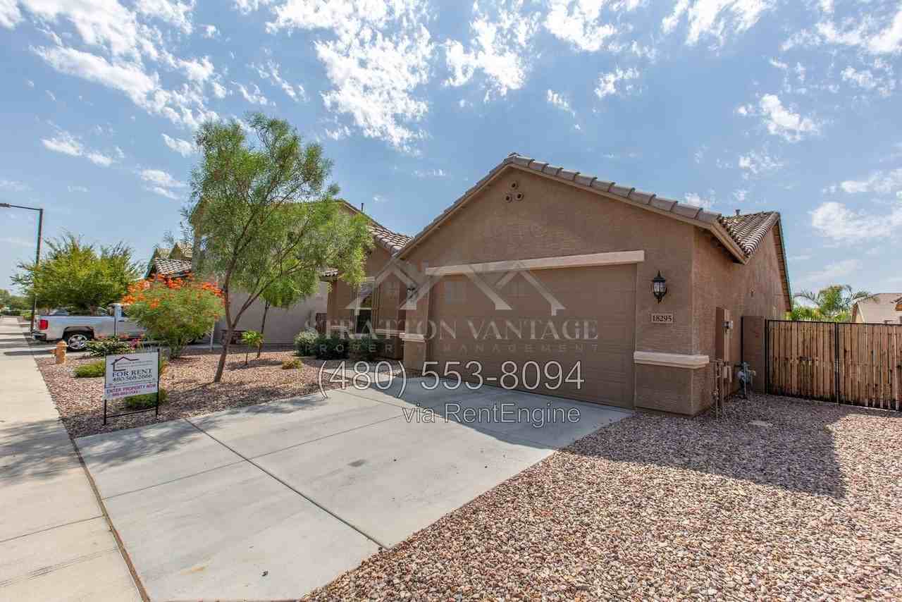 18295 W Saguaro Ln - Photo 3 of 41