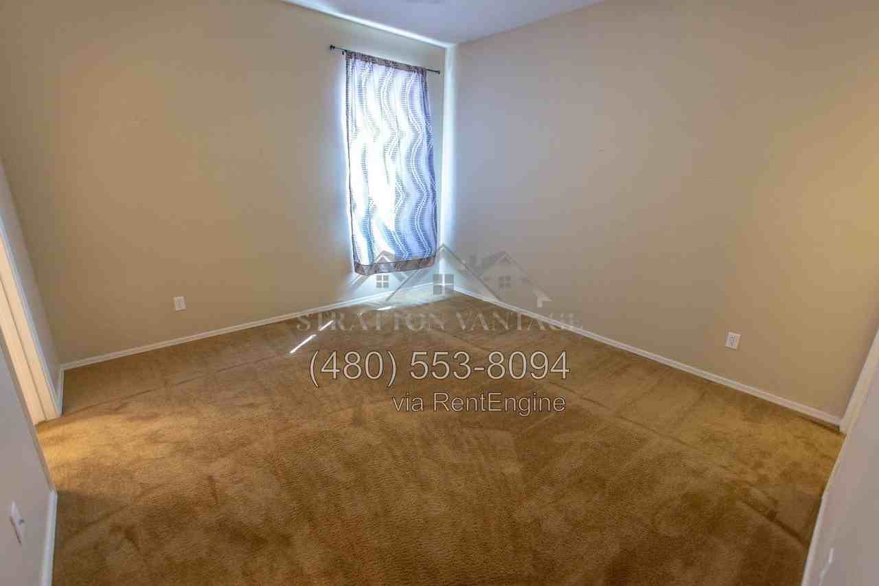 18295 W Saguaro Ln - Photo 6 of 41