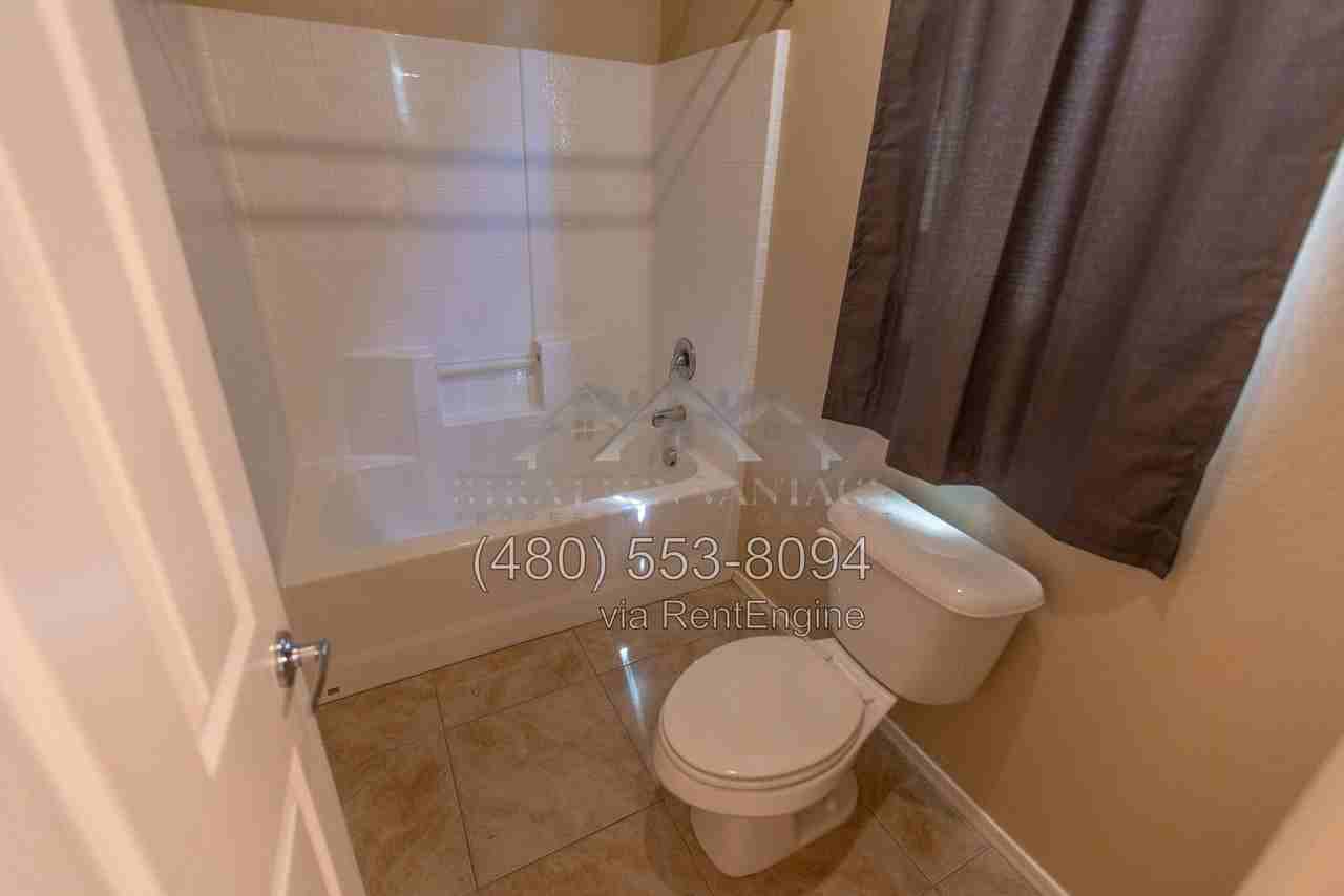 18295 W Saguaro Ln - Photo 7 of 41