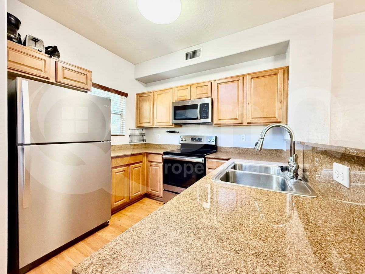 165 W Tremaine Ct - Photo 3 of 18