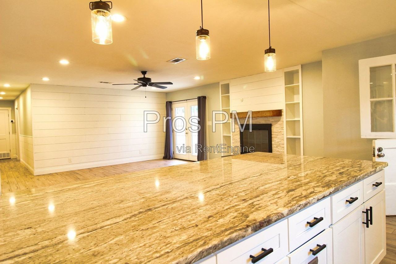 106 Joyce Dr - Photo 4 of 22