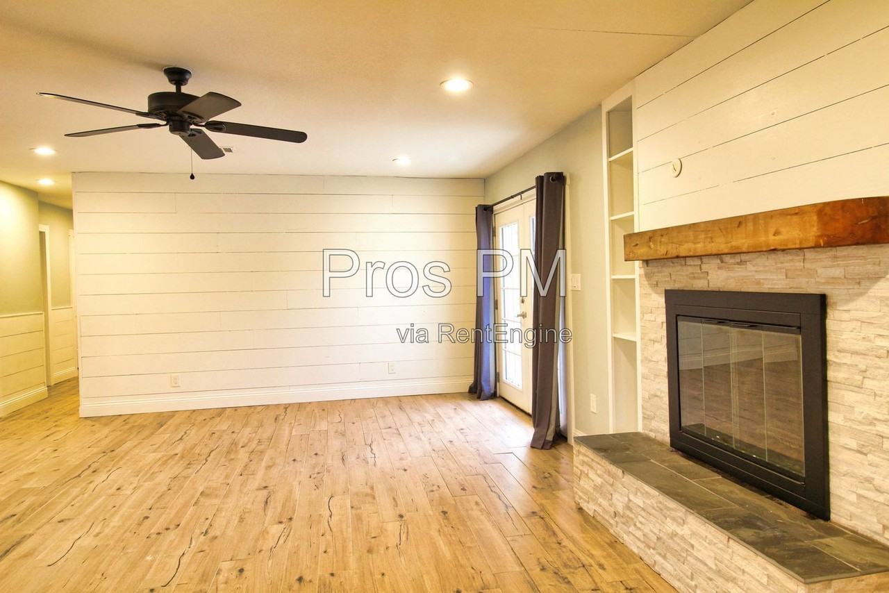 106 Joyce Dr - Photo 5 of 22