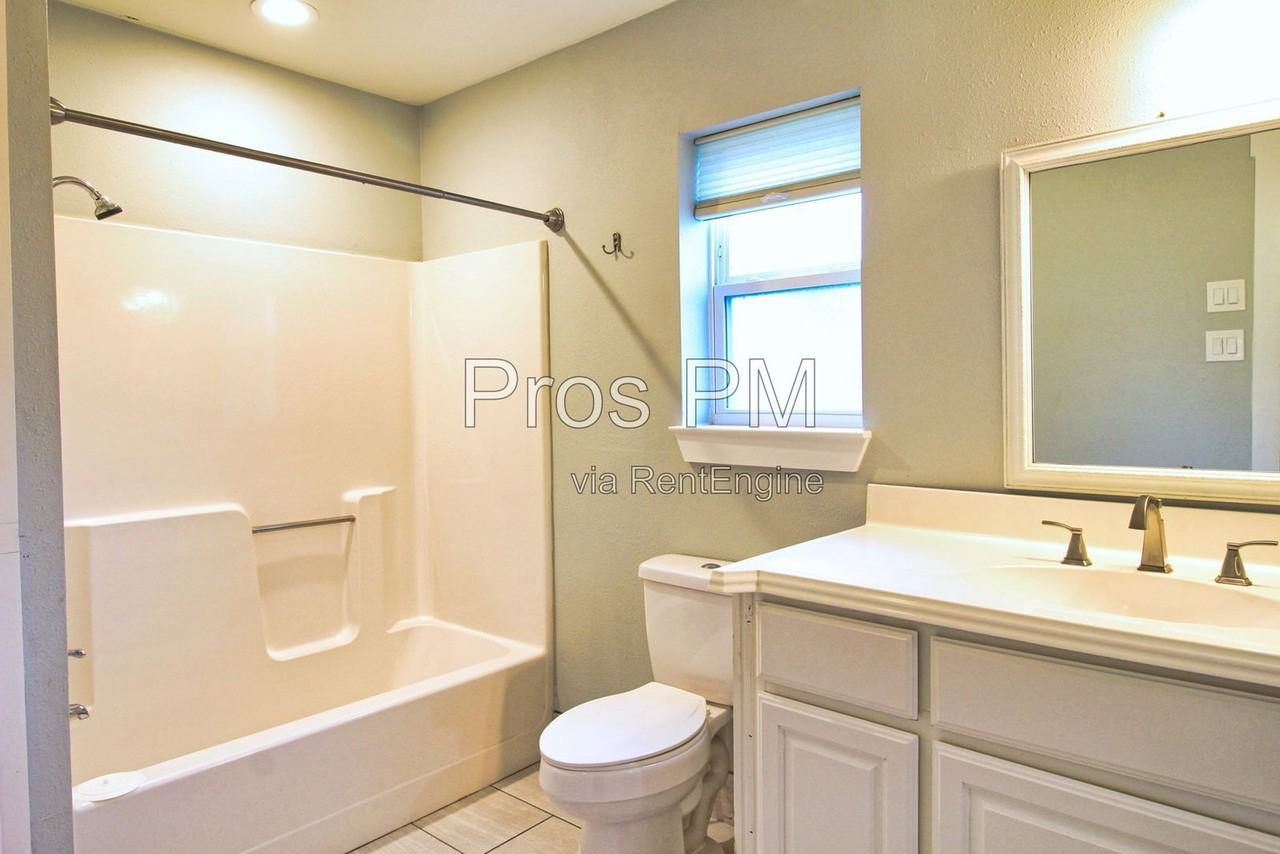 106 Joyce Dr - Photo 7 of 22