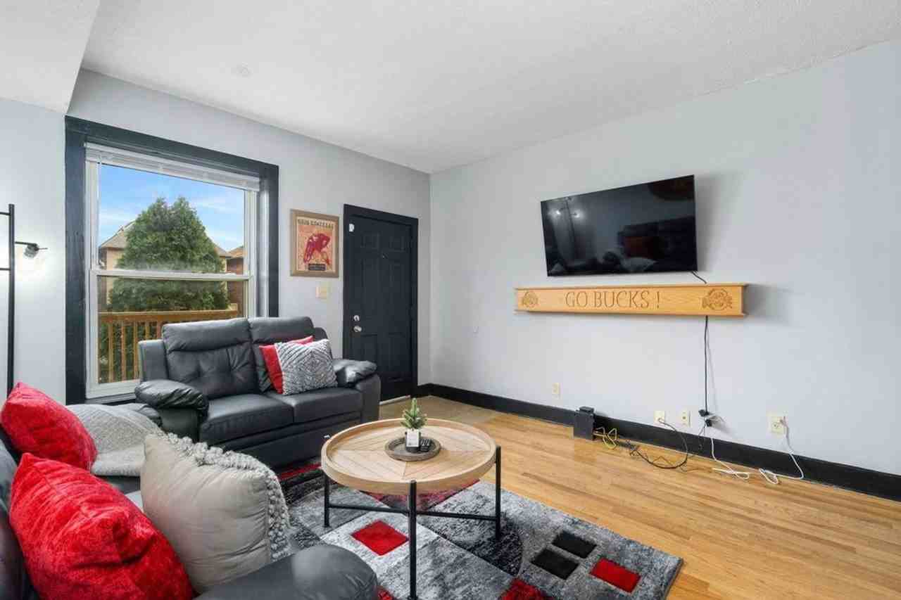 1373 Indianola Ave - Photo 4 of 30
