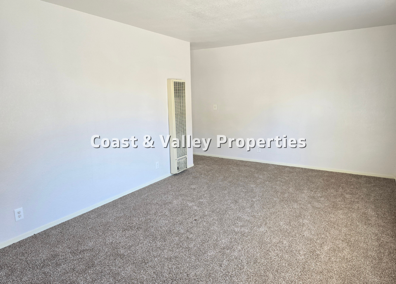130 8th St - Photo 2 of 7