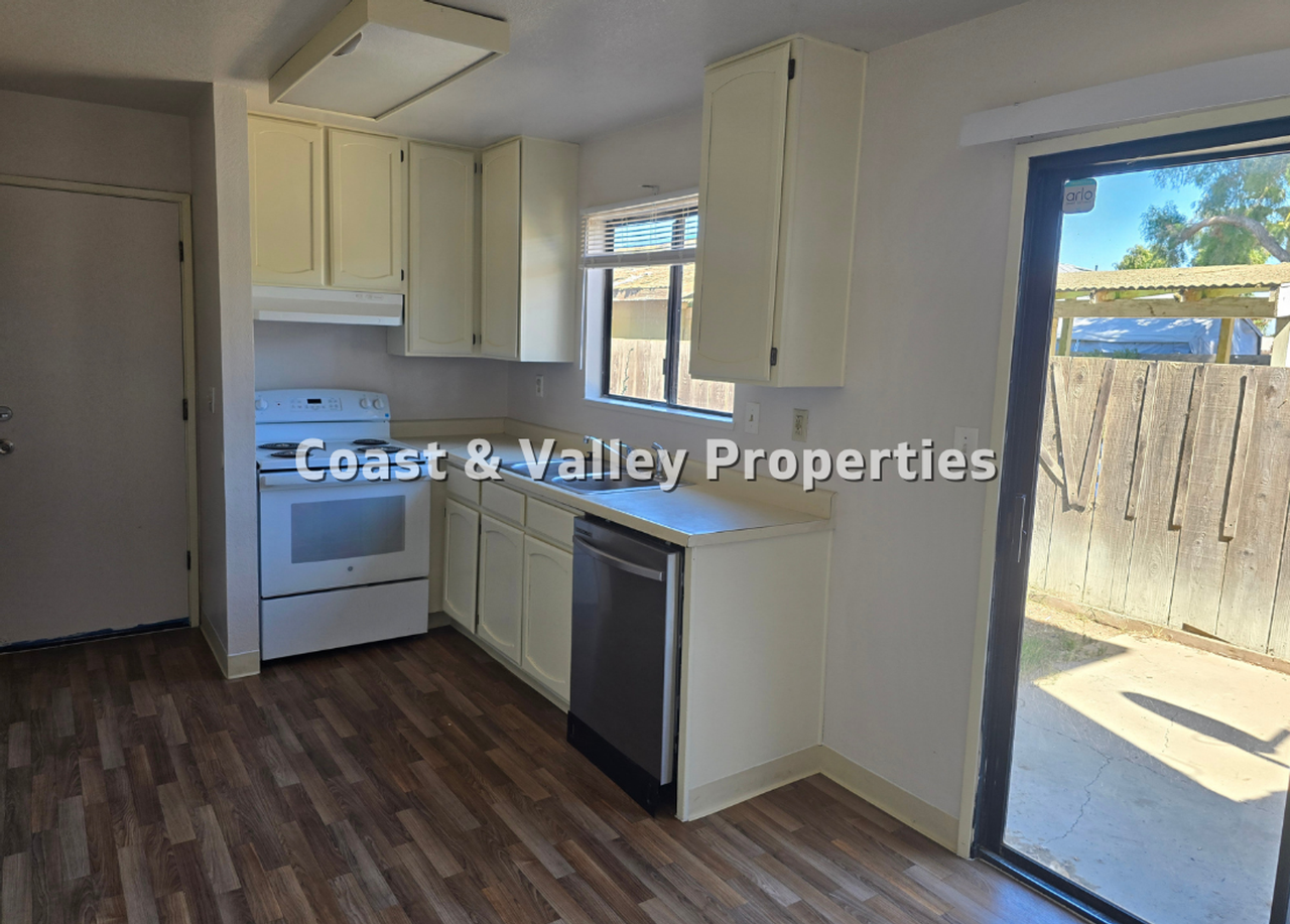 130 8th St - Photo 3 of 7