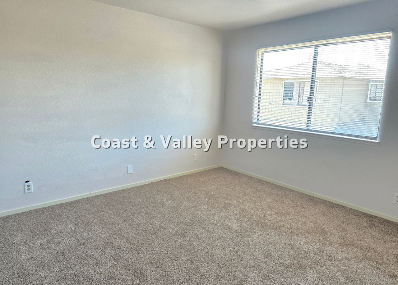 130 8th St - Photo 4 of 7