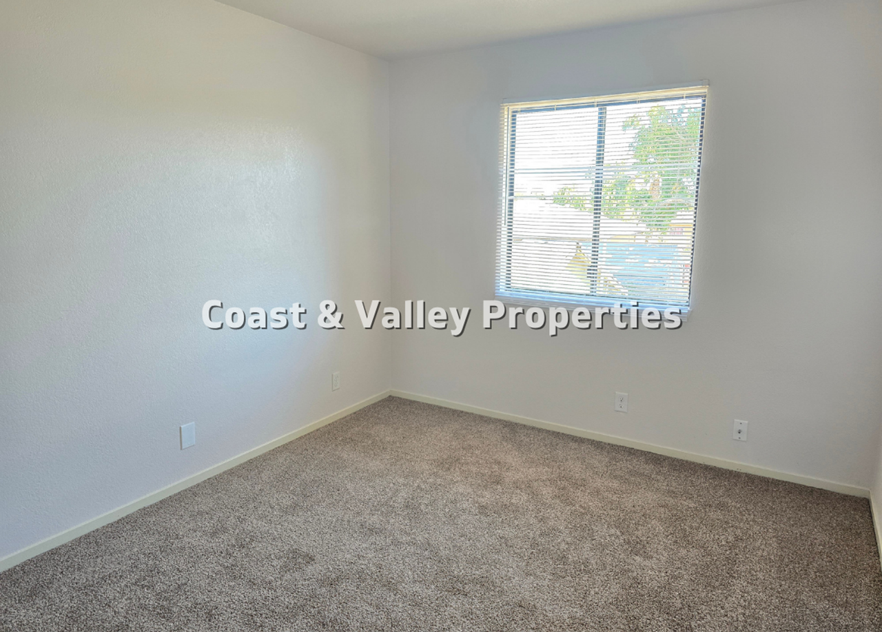 130 8th St - Photo 5 of 7