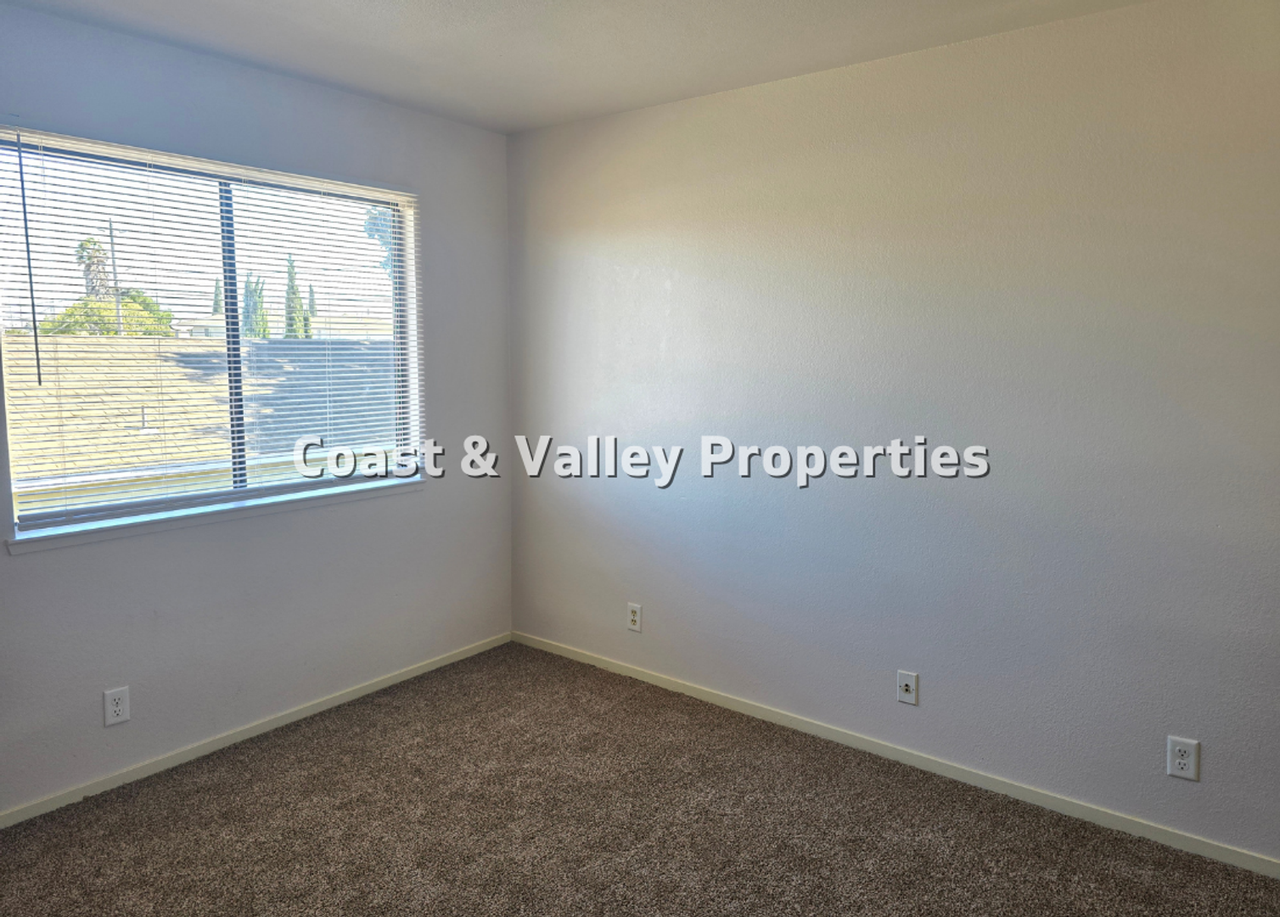 130 8th St - Photo 6 of 7