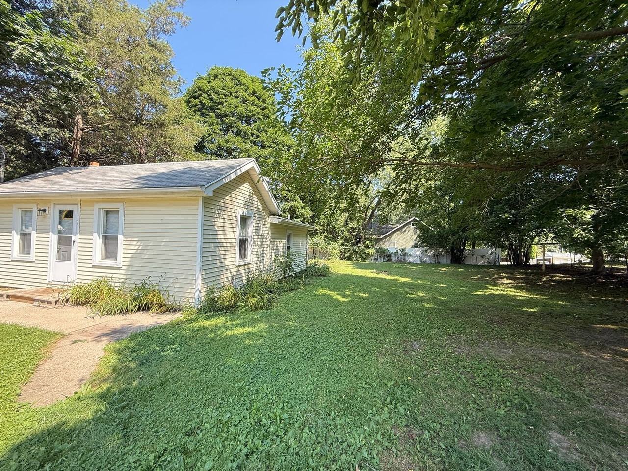 906 Helena Ave - Photo 2 of 16