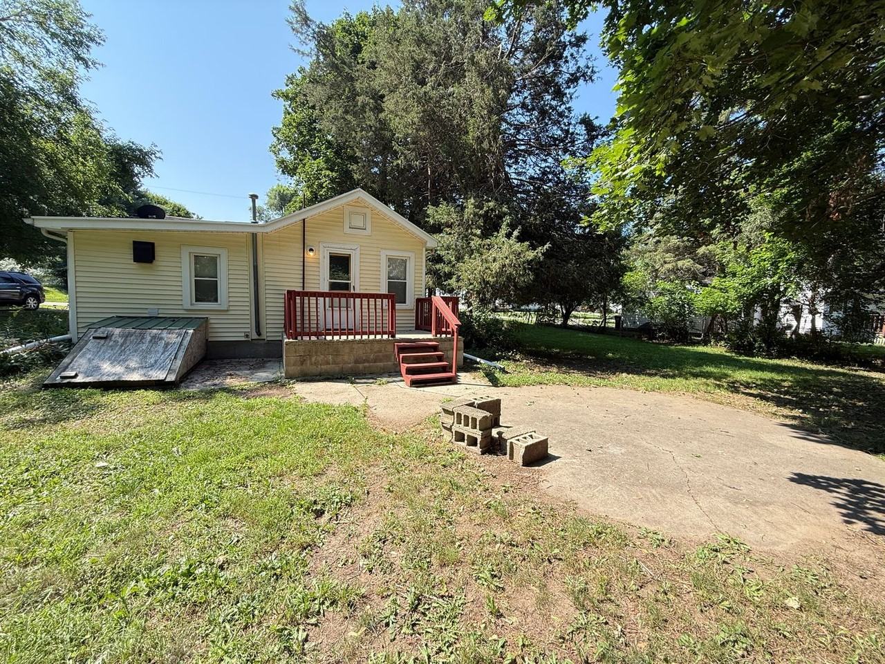 906 Helena Ave - Photo 3 of 16