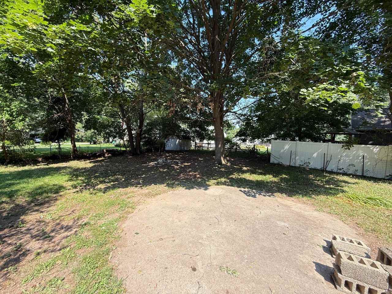 906 Helena Ave - Photo 4 of 16