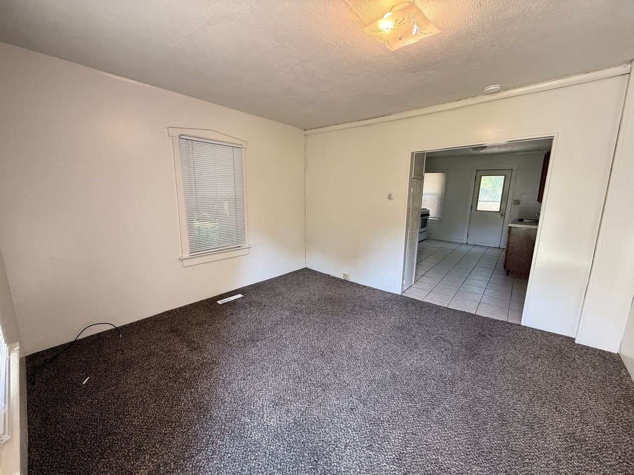 906 Helena Ave - Photo 5 of 16