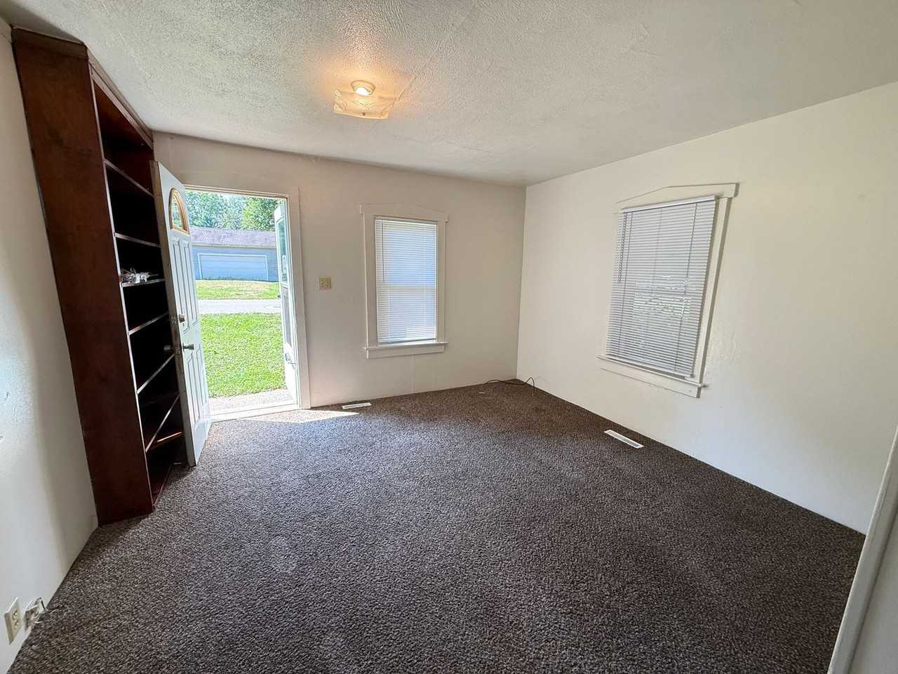 906 Helena Ave - Photo 6 of 16