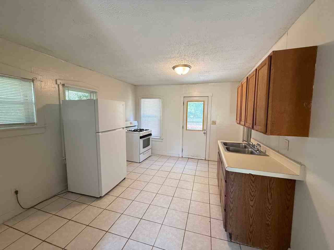 906 Helena Ave - Photo 7 of 16